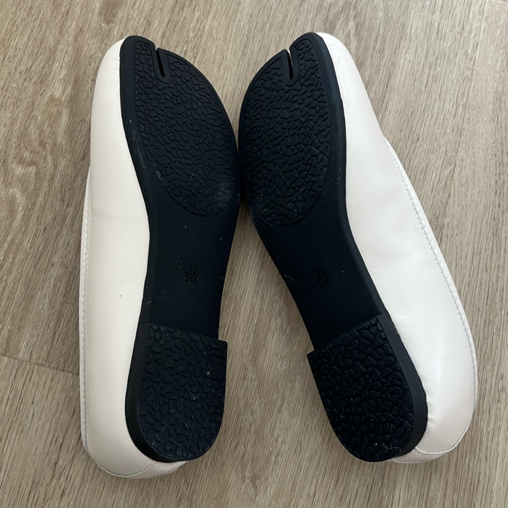 NWOT - Raboesy Tabi Ballet Flats (White) - Size 8 - Picture 5 of 7
